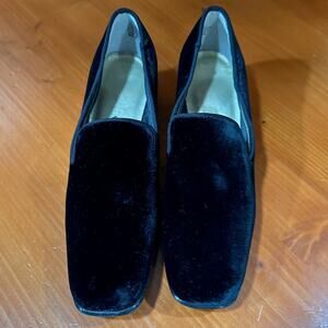 Vintage PM Collection 925 Black Velvet Heeled Loafers - Sz 7.5